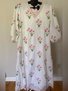 NWT medium Victoria Dunn dress 🌷